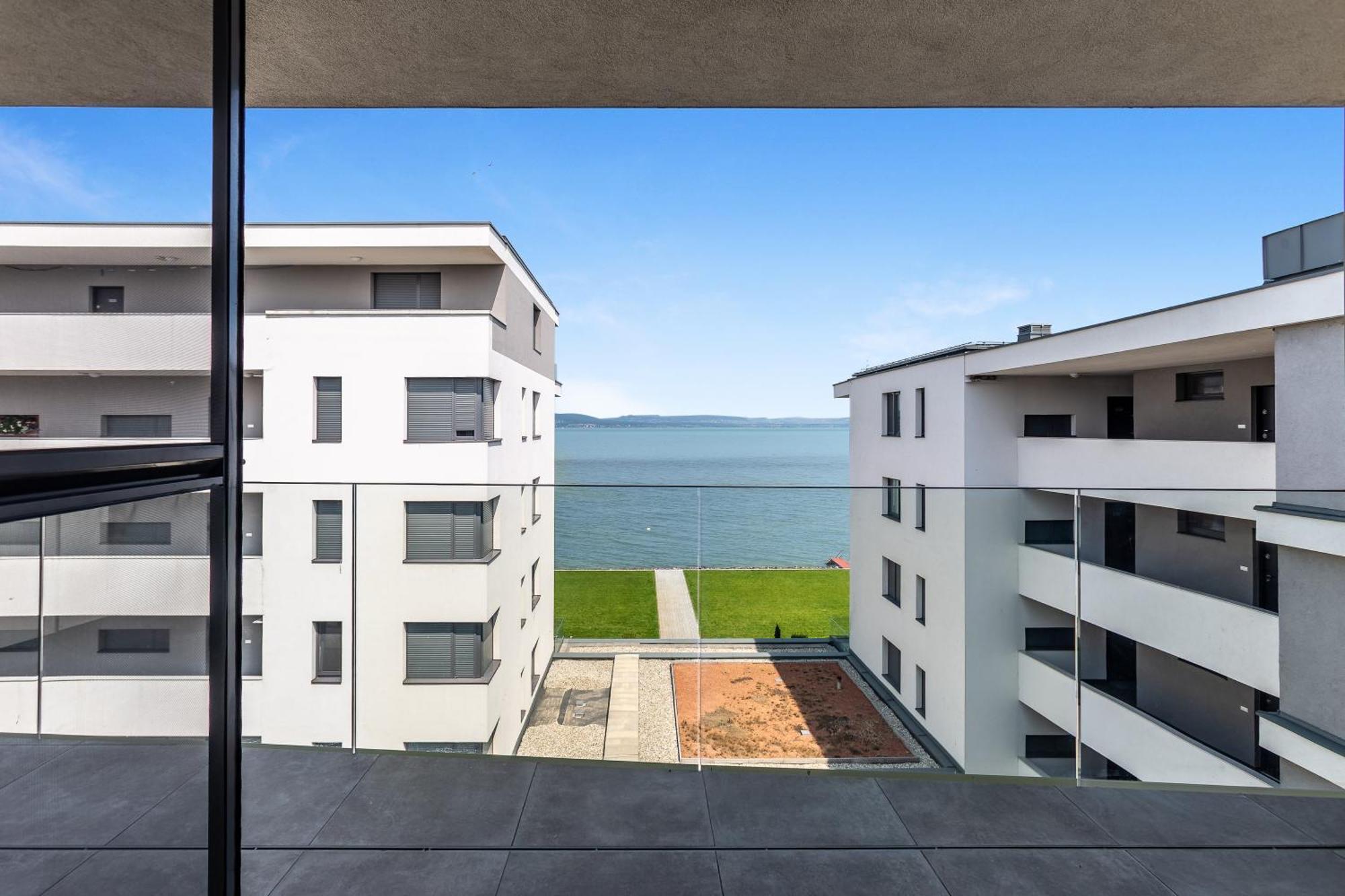 Lake Side Luxury Steps To The Lake Lela - Happy Rentals Balatonlelle Exterior photo