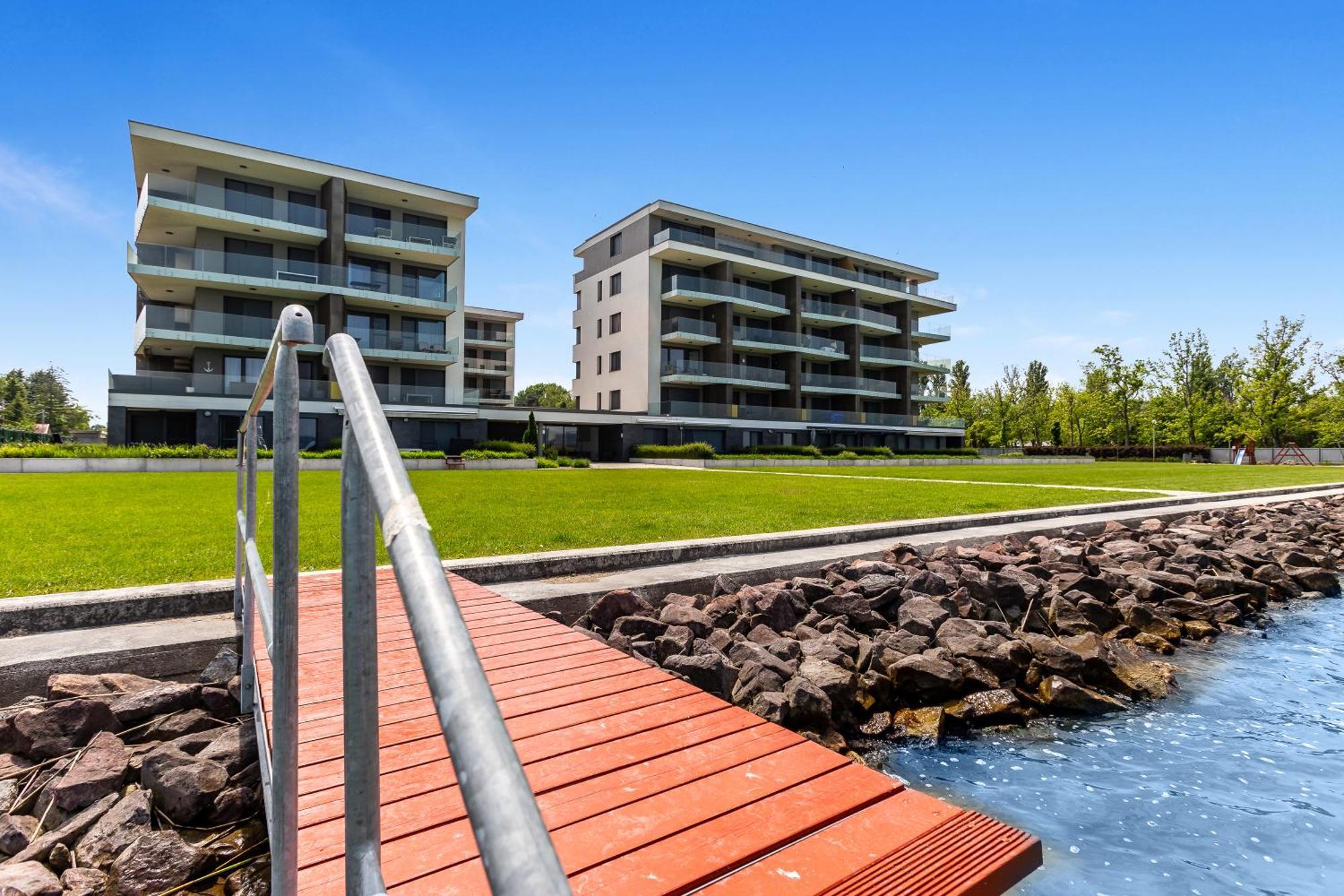 Lake Side Luxury Steps To The Lake Lela - Happy Rentals Balatonlelle Exterior photo