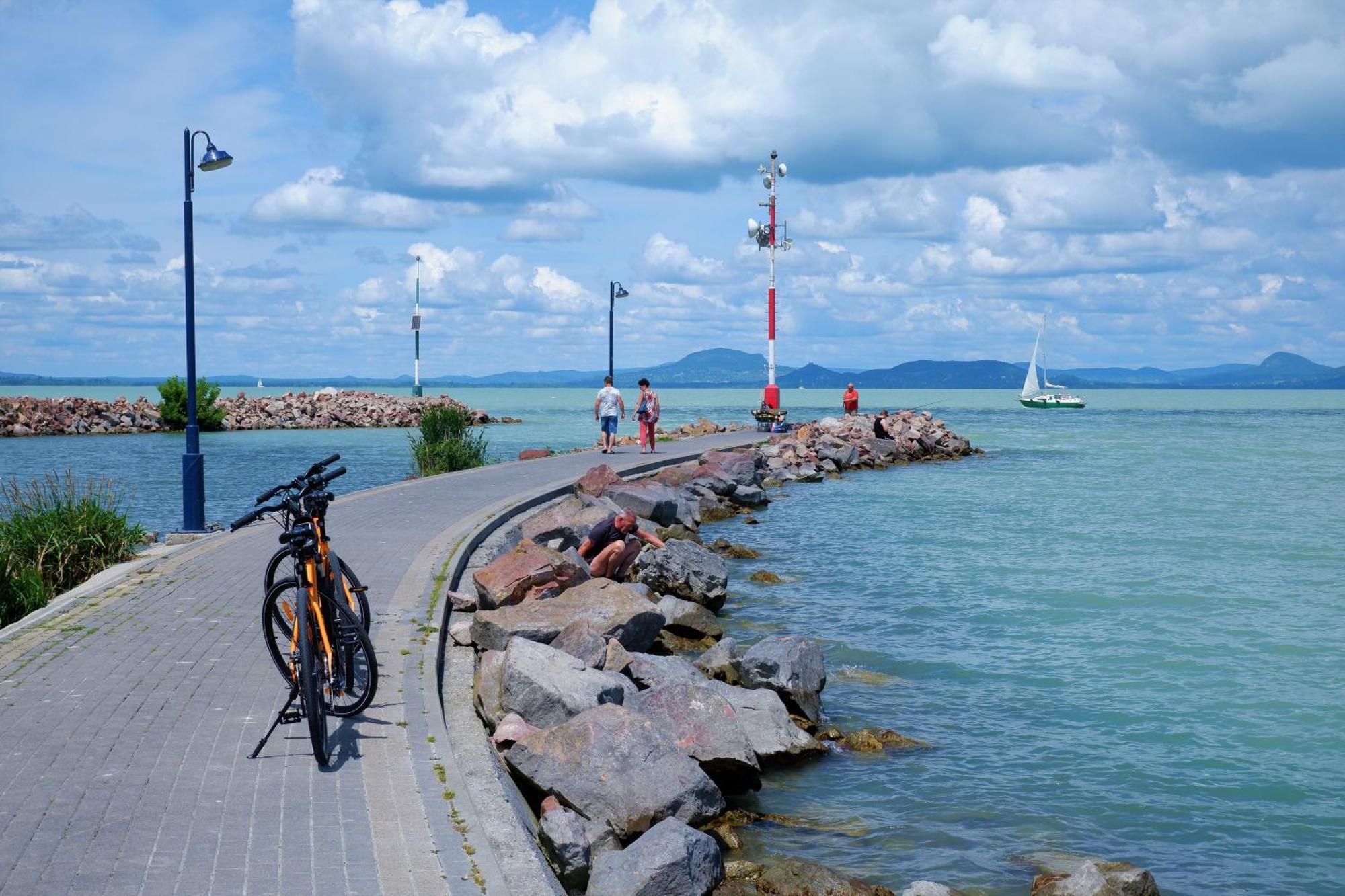 Lake Side Luxury Steps To The Lake Lela - Happy Rentals Balatonlelle Exterior photo