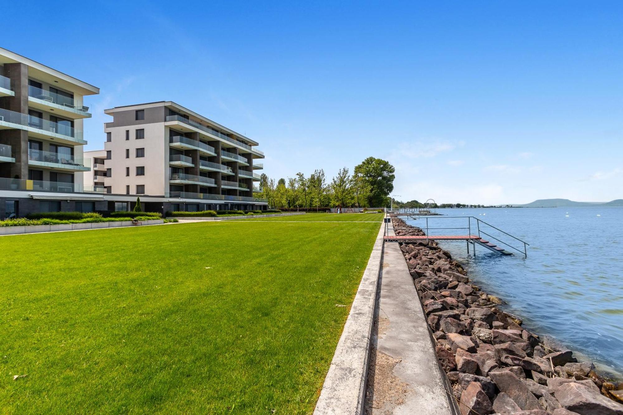 Lake Side Luxury Steps To The Lake Lela - Happy Rentals Balatonlelle Exterior photo